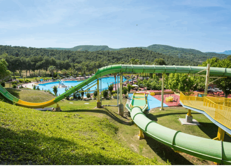 Aqualeón en Albinyana, parque acuático rodeado de naturaleza en Cataluña