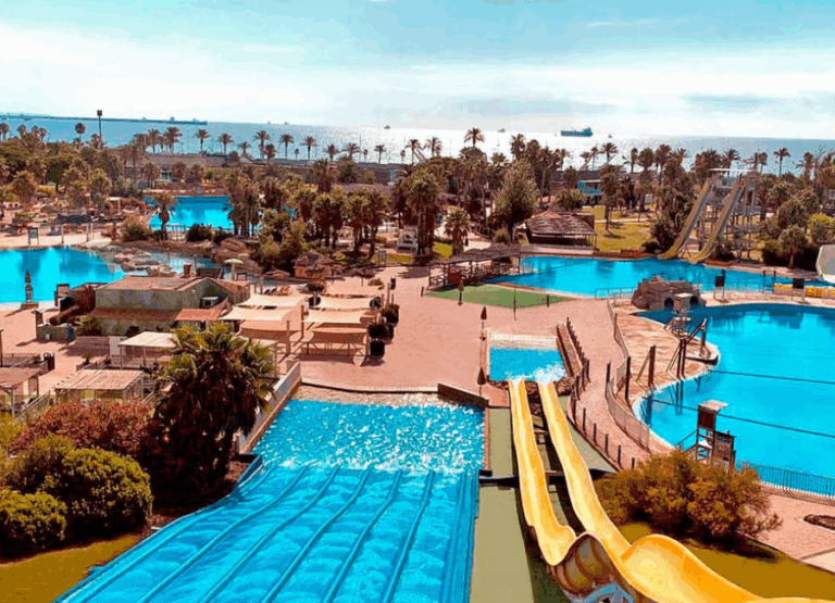 Aquopolis en La Pineda, uno de los parques acuáticos más completos de la Costa Dorada