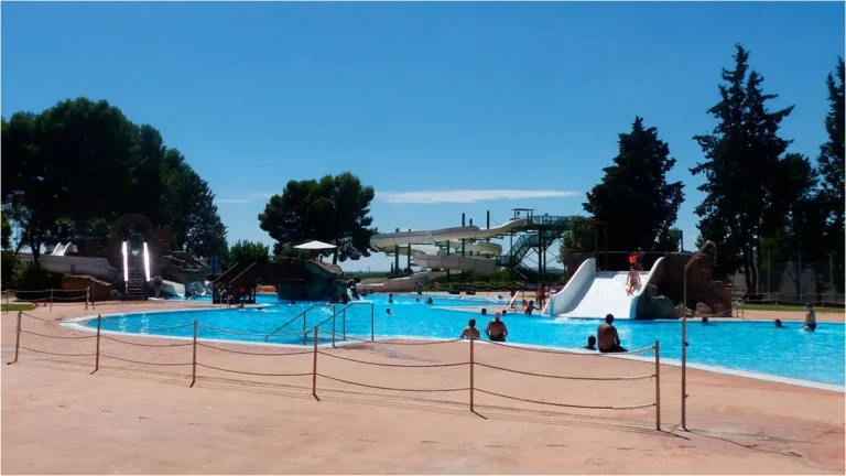 Foto: Piscinas con Toboganes de Monzón (Huesca)