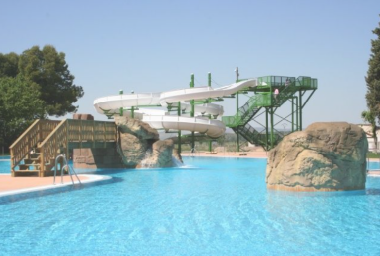 Foto: Piscinas con Toboganes de Monzón (Huesca)