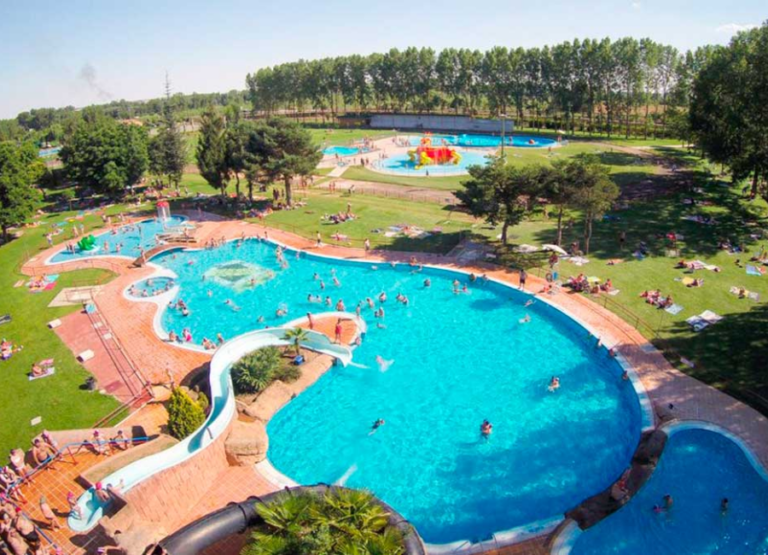 Foto: piscinas municipales de valencia de don juan
